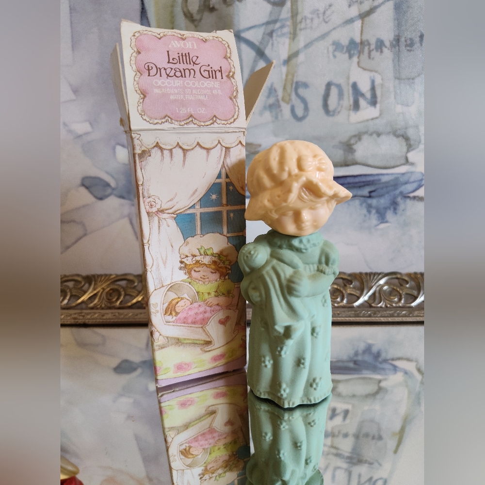AVON VINTAGE LITTLE DREAM GIRL OCCUR Cologne Perfume Decanter Bottle